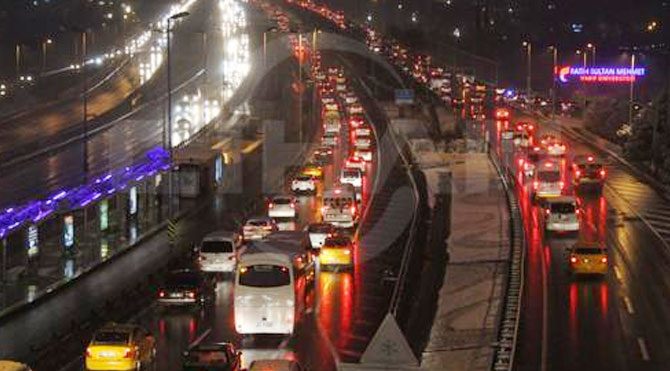 İstanbul trafiğinde kar rahatlığı!