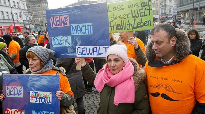 Köln'de cinsel taciz protestosu