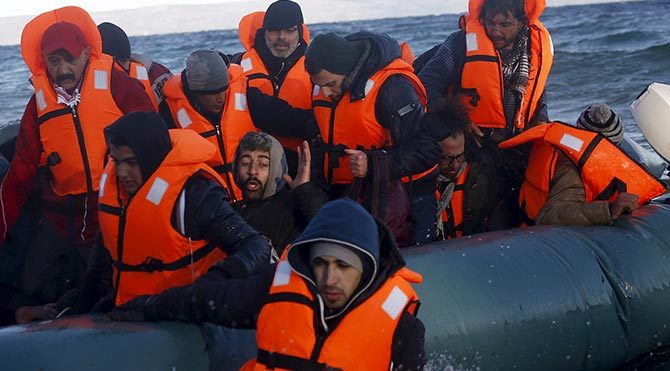 Yunanistan: Türkiye insan kaçakçılarına yardım ediyor