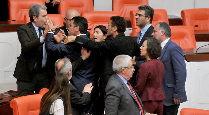 TBMM'de kavga çıktı!