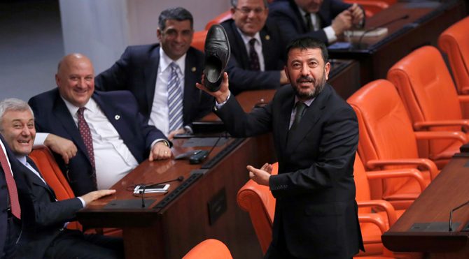 TBMM’de 'pahalı ayakkabı' tartışması