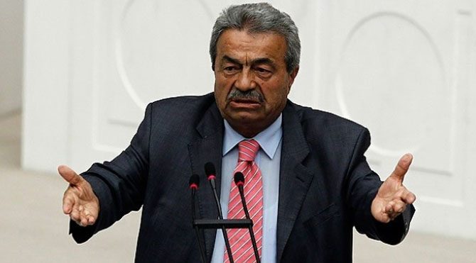 Türk siyasetinden bir Kamer Genç geçti