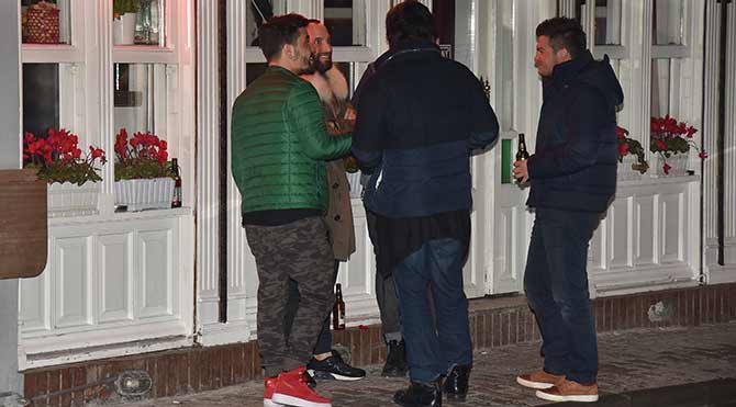 Foto: Mustafa KIZGINYÜREK - Berkay arkadaşlarıyla birlikte görüntülendi.