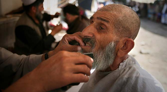 Tacikistan'da hükümet 13 bin kişinin sakalını kesti