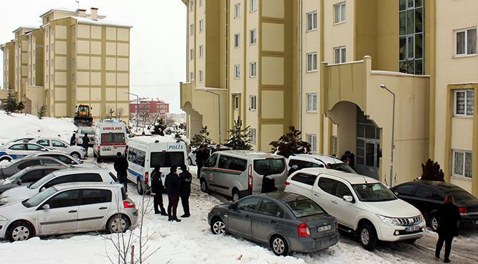 Polis eşinin tabancasıyla intihar etti