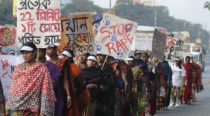Hindistan'da 3 tecavüzcüye idam cezası verildi