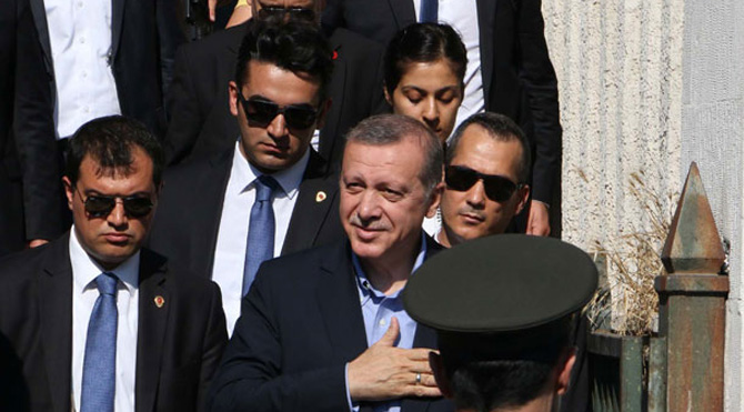 Erdoğan'ın korumaları, milletvekili dövdü