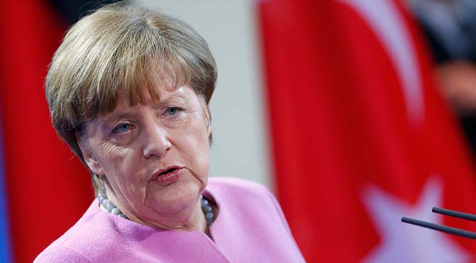 Der Spiegel: Merkel Erdoğan'dan hoşlanmıyor ama ona ihtiyacı var