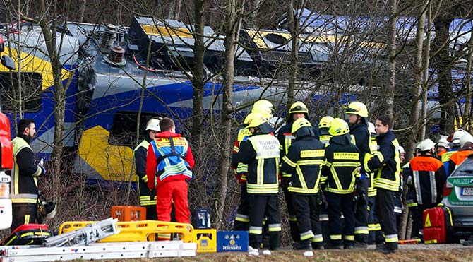 Almanya'da feci tren kazası: Ölü ve yaralılar var