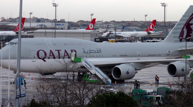 THY uçağı Katar Emiri'nin uçağının kuyruğuna sürttü!