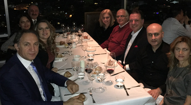 Raika’da doktor grubu.