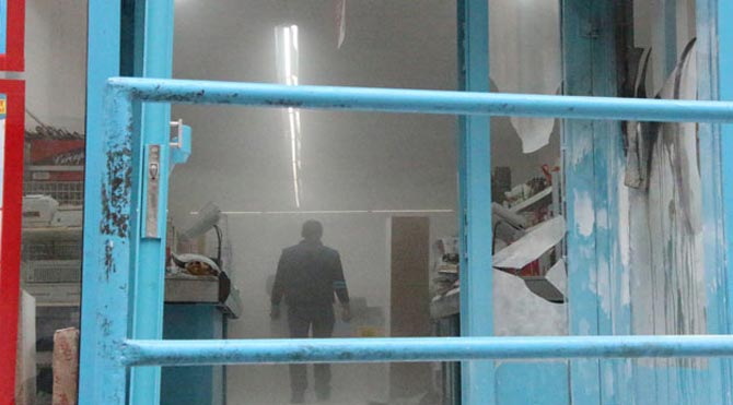 Müşteri dolu markete molotoflu saldırı!
