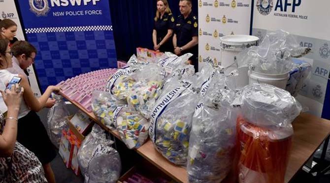 1 milyar dolarlık uyuşturucuyu sütyenlere sakladılar!