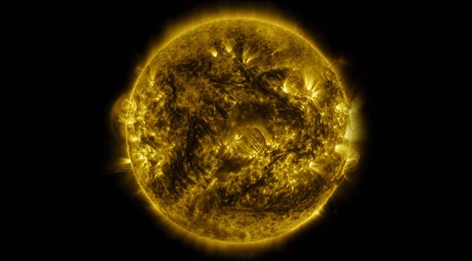 NASA'dan Güneş'in 1 yılını gösteren müthiş time-lapse videosu