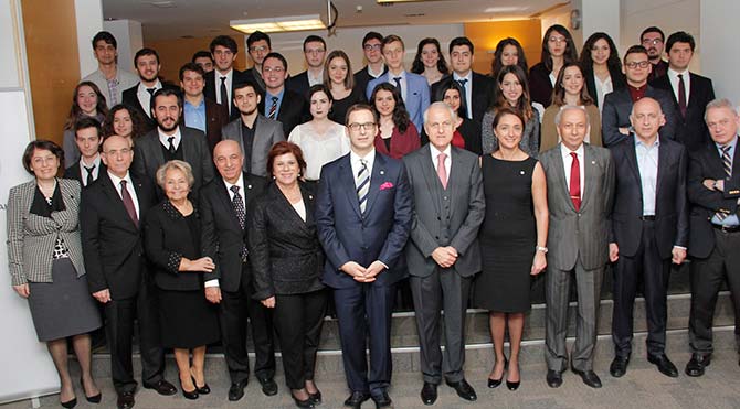 Geleceğin lideri 208 üstün başarılı genç eğitimine TEV desteği! 