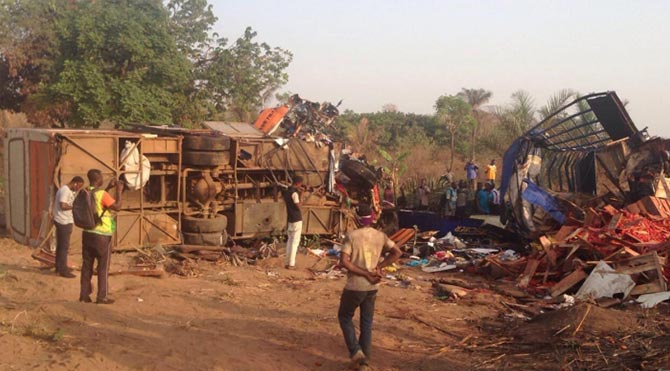 Gana'da yolcu otobüsü kamyonla çarpıştı: 53 ölü, 23 yaralı