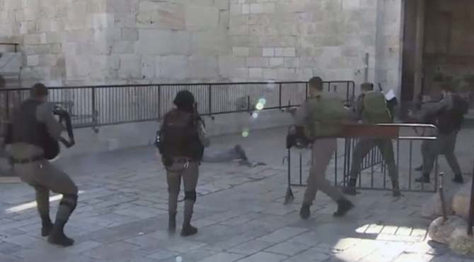 İsrail askerleri Filistinli bir genci kurşuna dizdi!