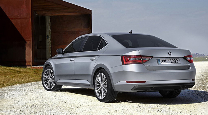 Skoda-Superb_2016_1024x768_wallpaper_0a