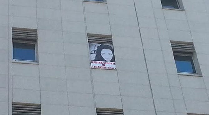 Meclis binasına Cansel pankartı