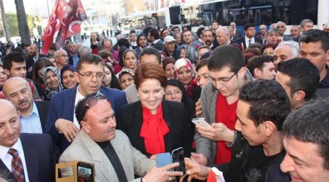 Meral Akşener`e coşkulu karşılama