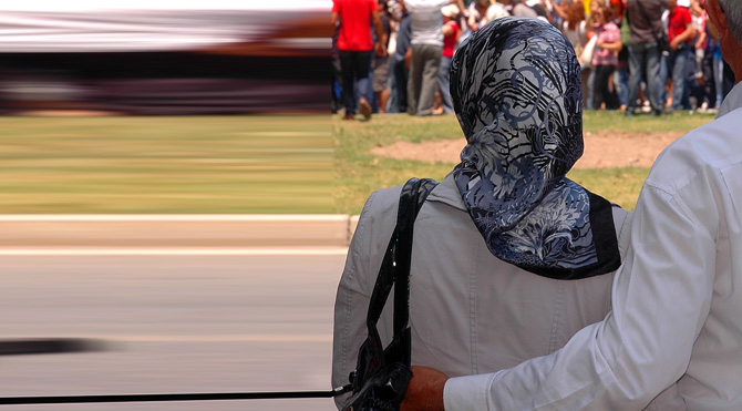 İstanbul polisi, tesettürlü erkek şahsın peşinde!