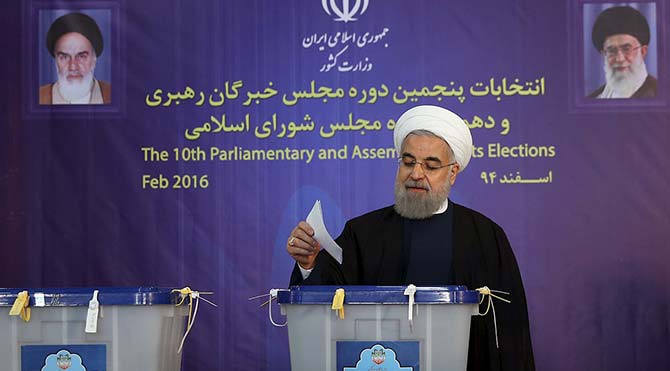 İran'da halk sandık başında