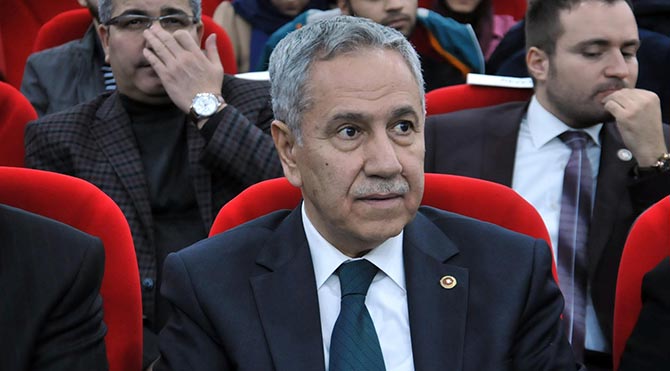 Bülent Arınç: Birbirimizin elini tutar 'Ya sabır' derdik