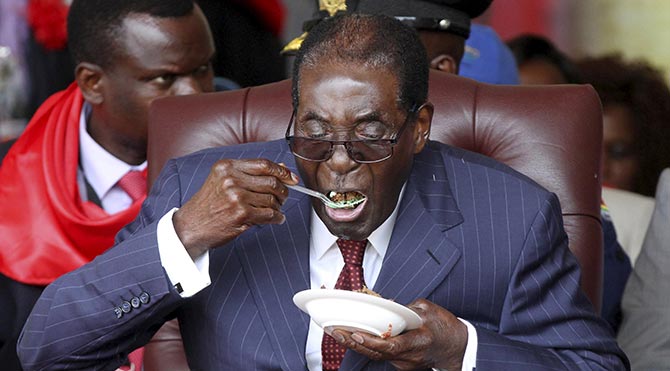Zimbabwe Cumhurbaşkanı'nın kıtlıkta verdiği görkemli parti