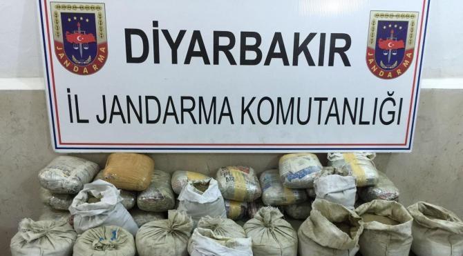 Diyarbakır`da bir araçta 50 kilo esrar, 2 tutuklama