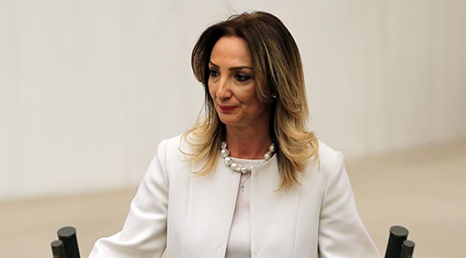 Aylin Nazlıaka CHP'den ihraç edildi
