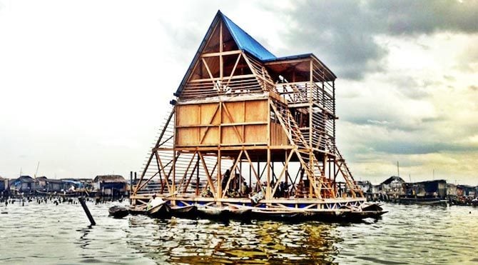 100 öğrenci kapasiteli, suda yüzen okullar