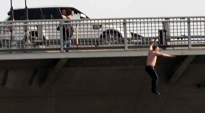 Boğaziçi Köprüsü'nde intihar