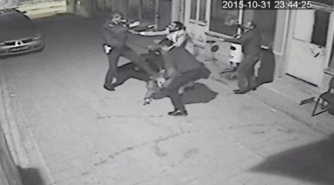 Polis merkezi önündeki 