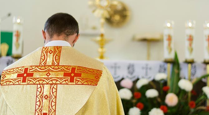 Fransa'da Katolik Kilisesi'nde pedofili skandalı