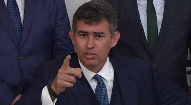 Genç Avukatlar Kurultayı'nda Metin Feyzioğlu krizi