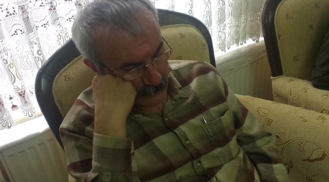 Patlamada ailesini kaybetti!