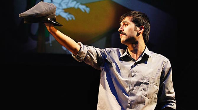 Bir Cumhurbaşkanı, Başbakan'ın kafasına anayasa fırlatırsa...