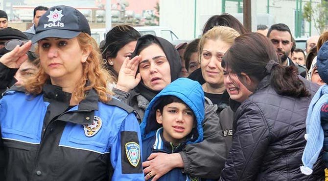Yaralı polis şehit oldu