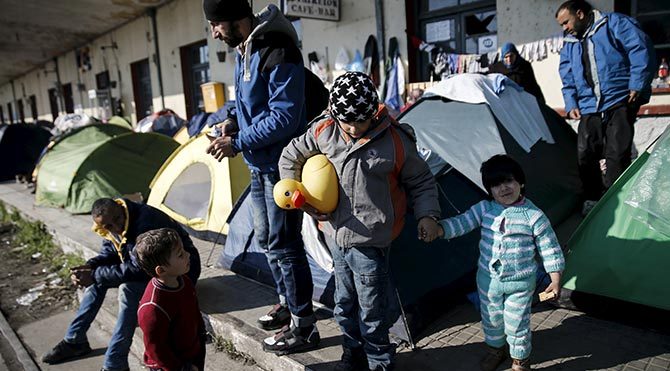 Yunan adalarındaki kamplar boşaltılıyor