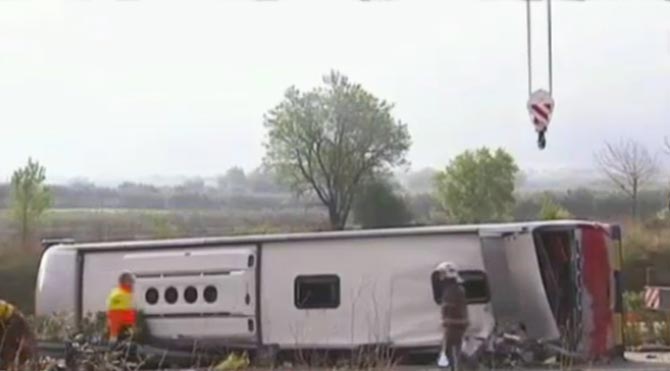 Erasmus öğrencilerini taşıyan otobüs kaza yaptı: 14 ölü