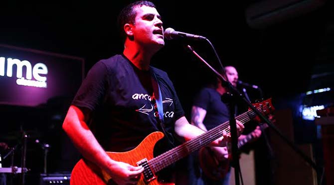 Gündüz derste gece sahnede: Prof. Dr. Emre Özgen, Bilimin Rock Starı!