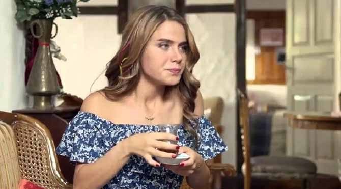 Sizler için seçtiğimiz bu hafta vizyona giren son film; Sol Şerit. Film, üç arkadaşın başından geçen yol macerasına odaklanıyor. Başrol oyuncularından biri Ceyda Ateş.