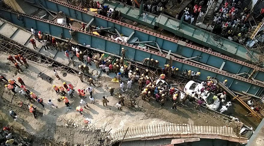 Hindistan'da viyadük çöktü: Onlarca ölü