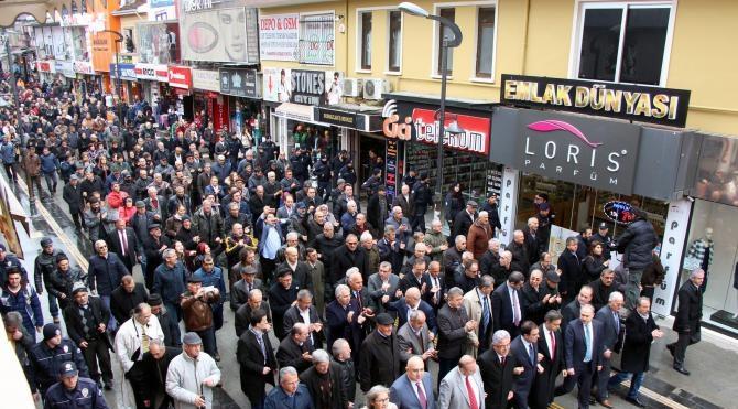 CHP, 13 milletvekili ile Düzce İl Başkanı&#39;na destek verdi