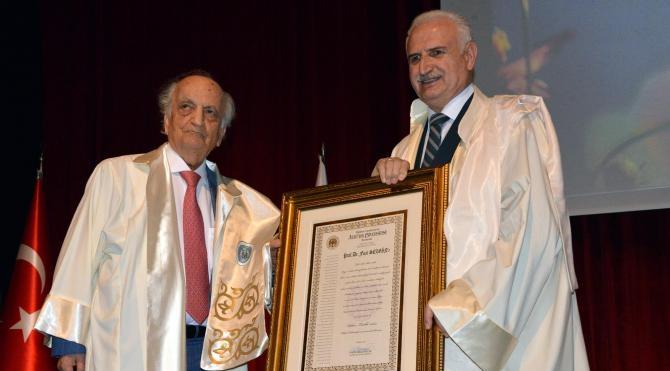 Prof. Dr. Sezgin&#39;e, Atatürk Üniversitesi&#39;nden &#39;fahri doktora&#39; ünvanı
