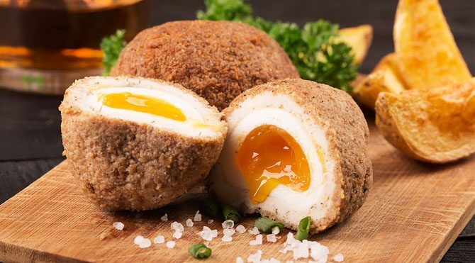 1 orta boy yumurta 5.5 gram protein içeriyor ve bu miktar günlük protein ihtiyacının yüzde 11’ini karşılıyor. 