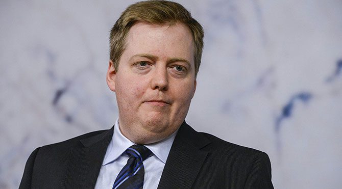 Panama belgelerinde adı geçen İzlanda Başbakanı istifa etti