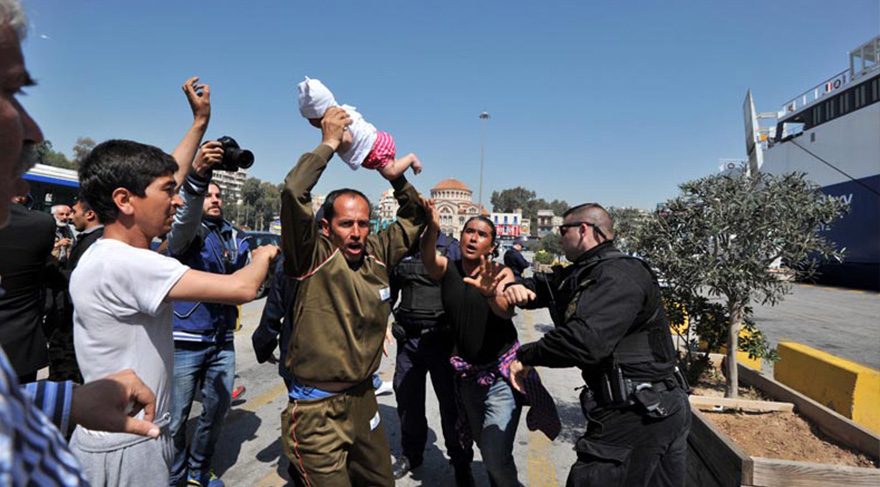 Sakız Adası’nda sığınmacılar da yerliler de isyan etti