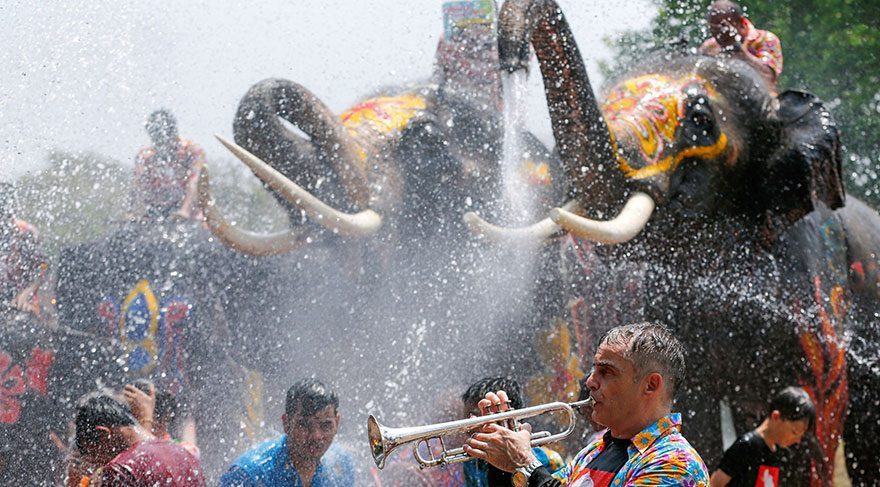 Tayland'da su festivalinde 20 bin kişi tutuklandı