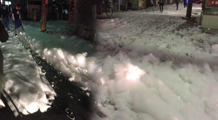 Japonya sokakları depremden sonra beyaz köpüklerle kaplandı 